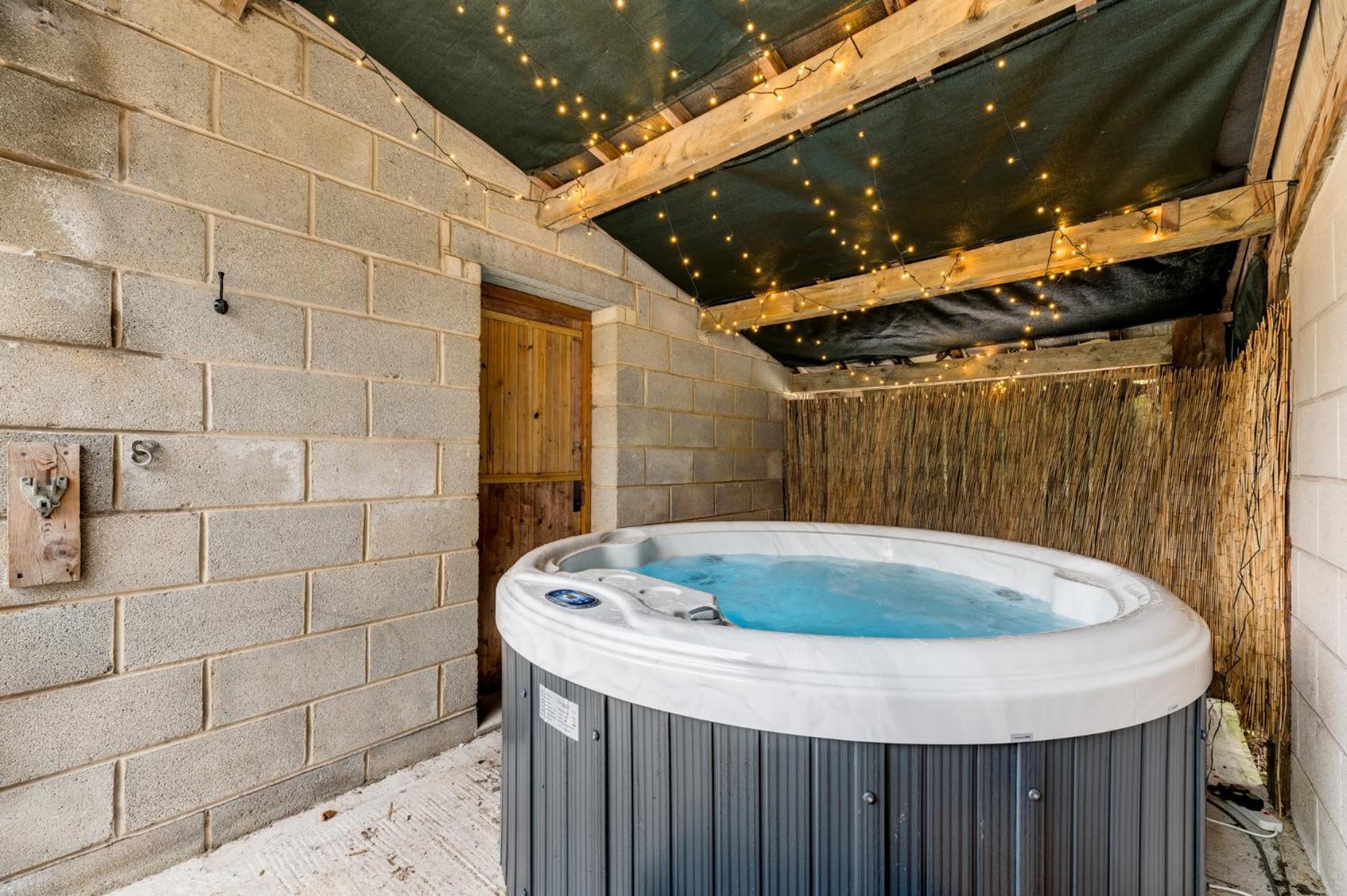 Central Malham Wellbeing Escape Hot Tub & Studio Buitenkant foto
