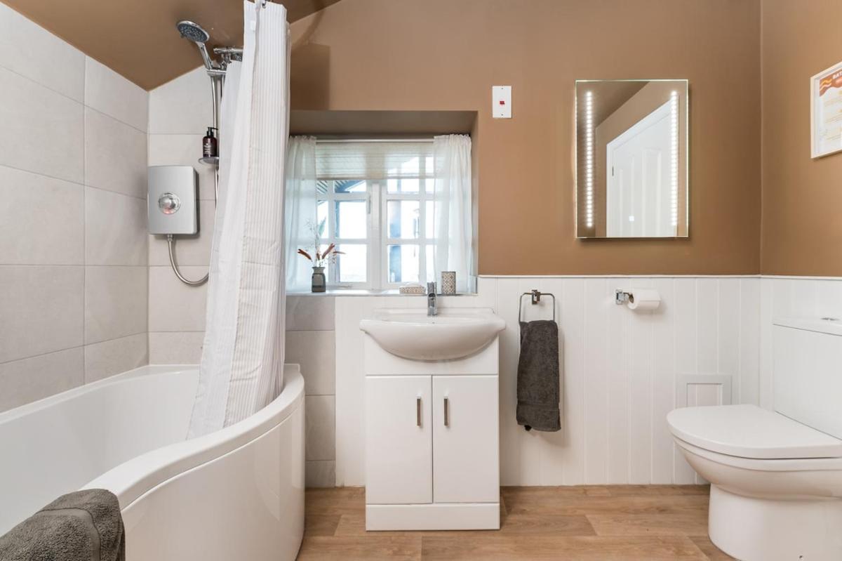Central Malham Wellbeing Escape Hot Tub & Studio Buitenkant foto